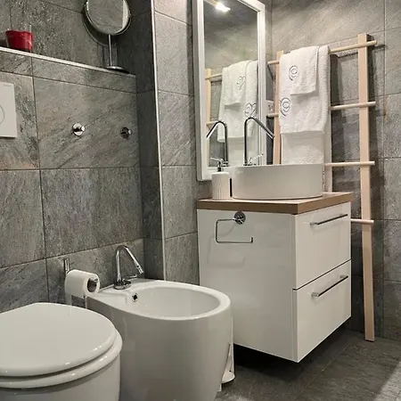 Renovated 5 Min To Montana Center *