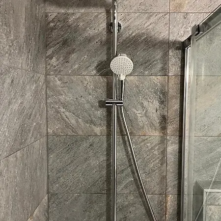 Renovated 5 Min To Montana Center