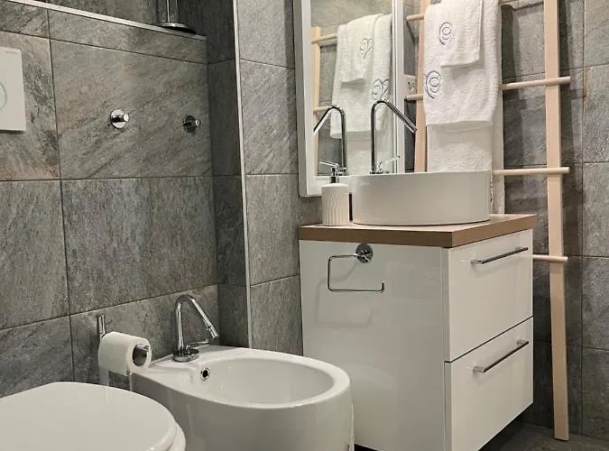 Renovated 5 Min To Montana Center *