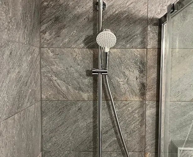 Renovated 5 Min To Montana Center